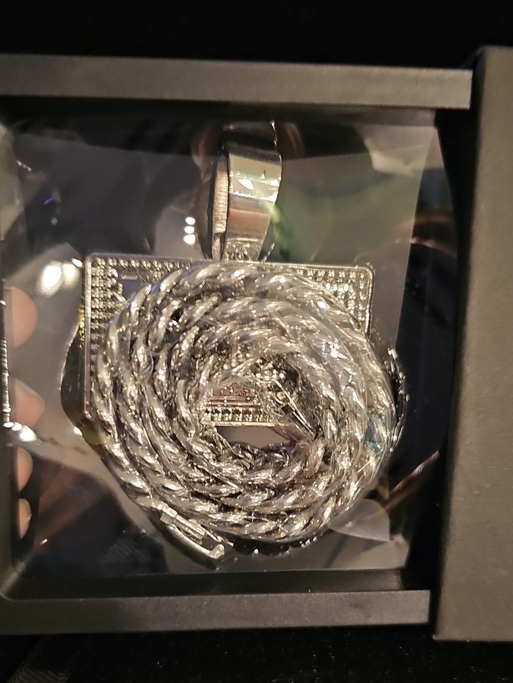 NIB Blingy Necklace - Picture 2 of 2